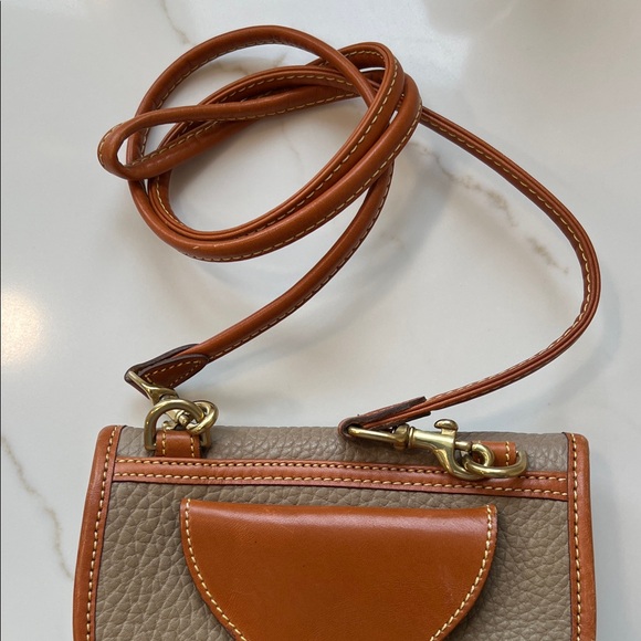 Dooney & Bourke Tan Leather Crossbody Calvary bag Brass Hardware Vintage - Picture 8 of 9